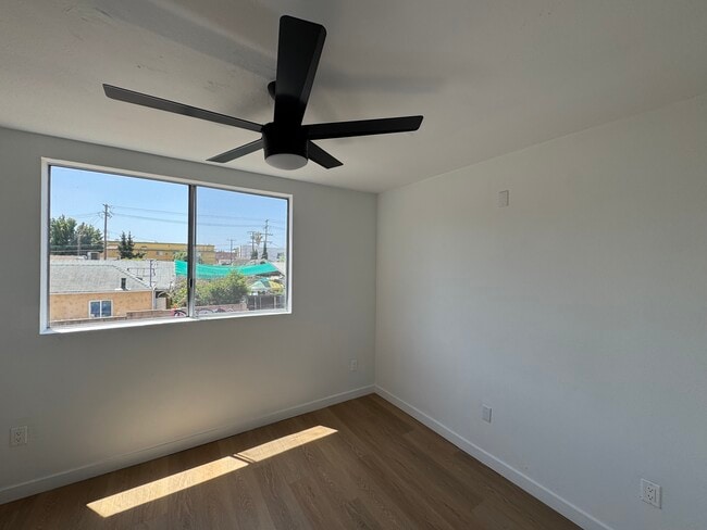 Building Photo - 619 N Kingsley Dr