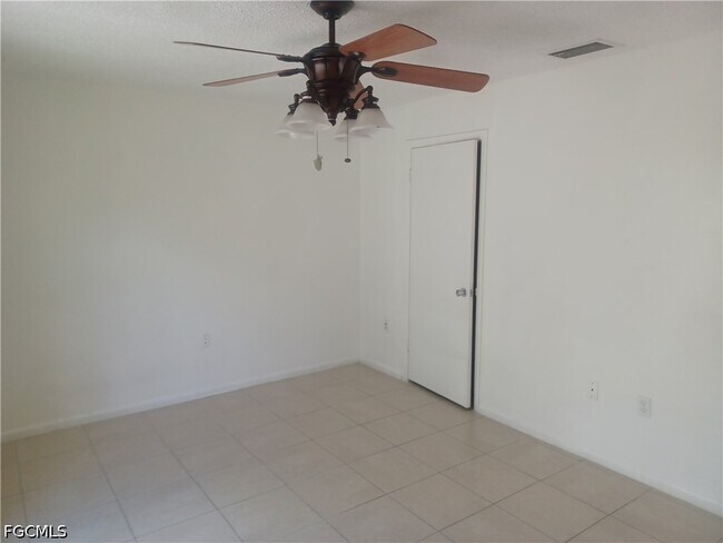 Building Photo - 4808 Lucaya Dr