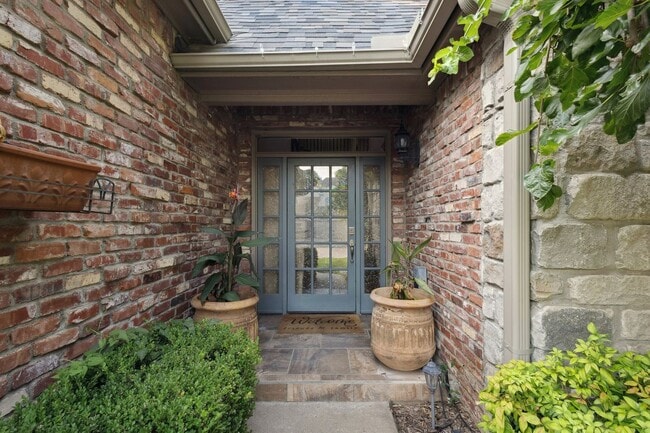 Building Photo - Resort-Style Living in Bixby!