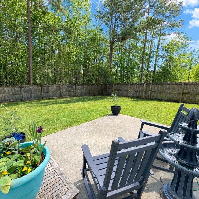Building Photo - 3BD/2.5BA- WITH BONUS ROOM -AVAILABLE MAY 1, 2026