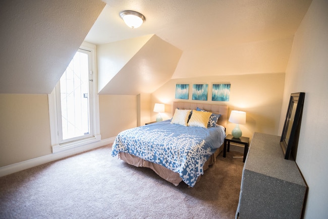 Building Photo - 2444 N Clarkson St