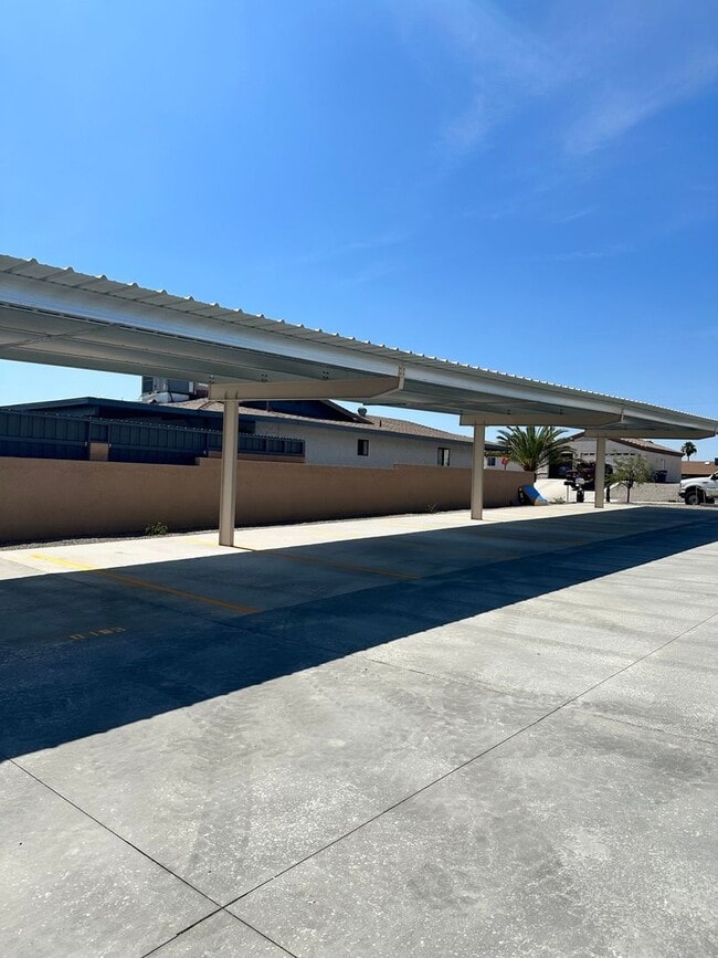 Building Photo - Unfurnished Full Time Apartment