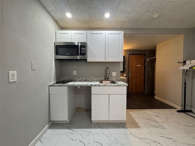 Building Photo - 65 Front St