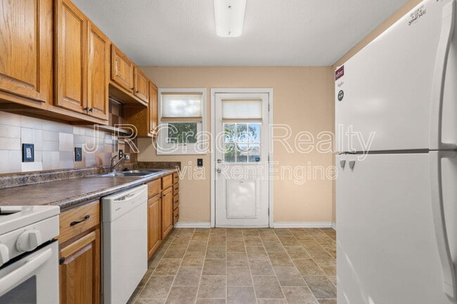 Building Photo - 105 David Davis Dr