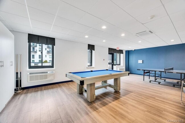 Building Photo - 100 W Broadway