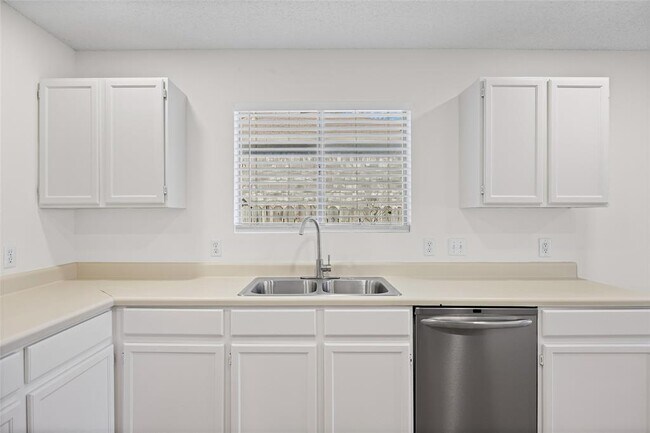 Building Photo - 806 Calico Dr