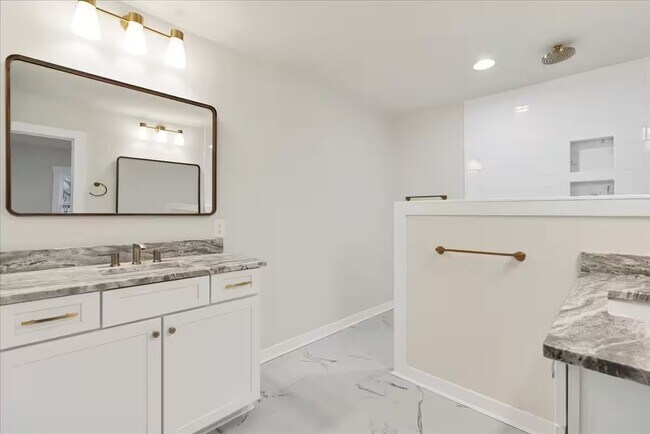 Building Photo - 420 S Ashe St