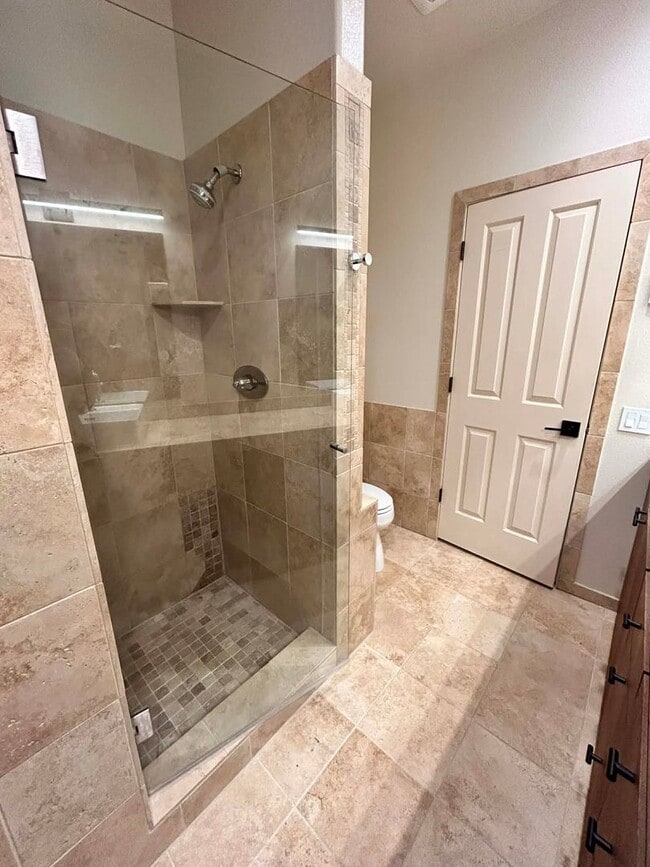 Building Photo - Modern 2-Bedroom Condo with Loft & 2 Car Garage!