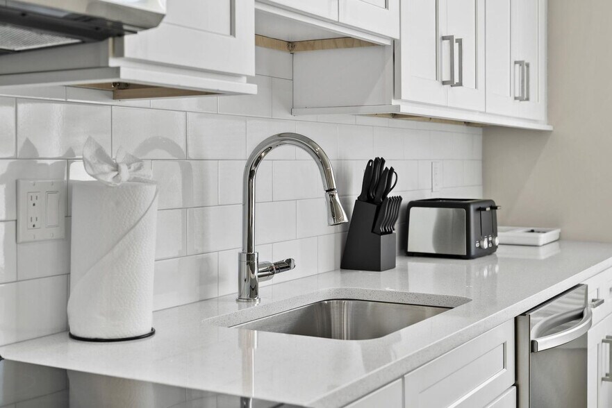 Building Photo - 394 McGrath Hwy