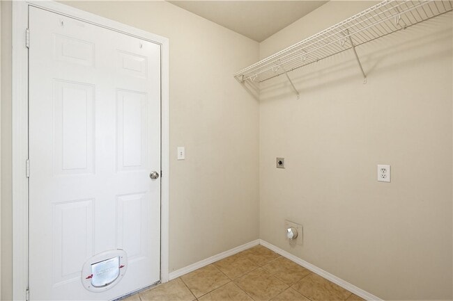 Building Photo - 6301 SW Meadow Well Ave