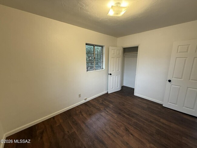 Building Photo - 929 S 4th Ave
