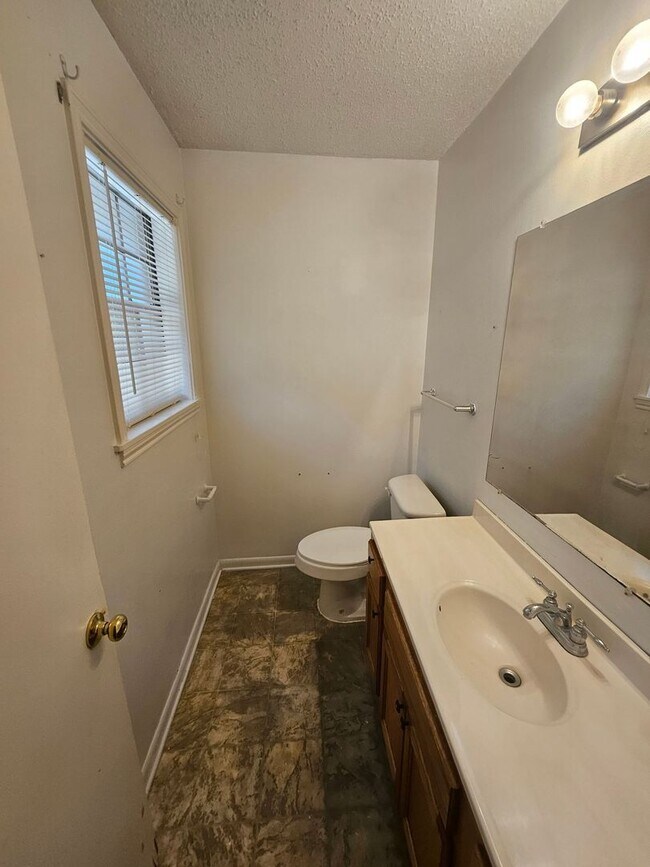 Building Photo - 110 Kimberly Dr