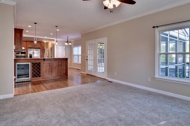 Building Photo - 128 Rockmor Ln