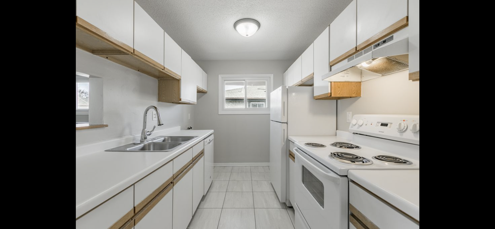 Building Photo - 6406 83rd Ct N