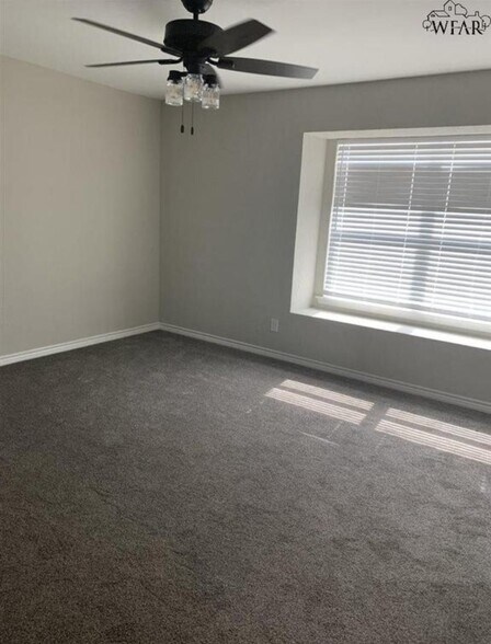 Building Photo - 5813 Briargrove Dr