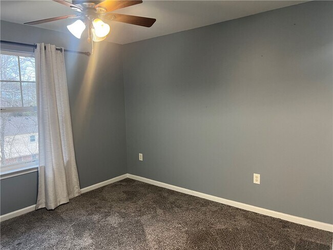 Building Photo - 833 Old Greenville Hwy