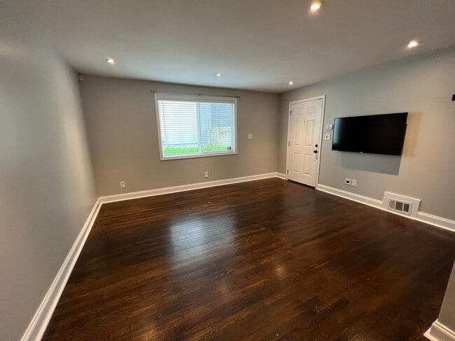 Building Photo - FIRST MONTH FREE with 18 or 24-month lease