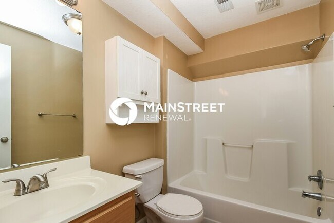 Building Photo - 5 Bedroom Pet-Friendly Home in Kansas City, MO with Main Street Renewal