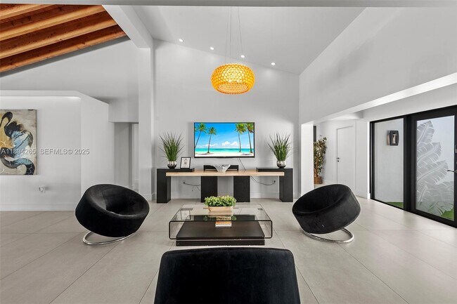 Building Photo - 207 Holiday Dr