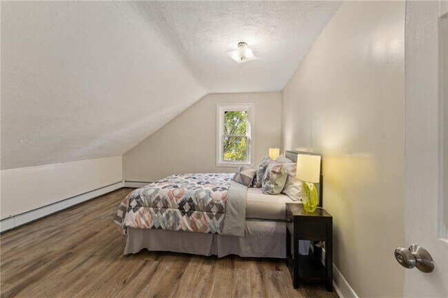 Building Photo - 1165 Chalkstone Ave