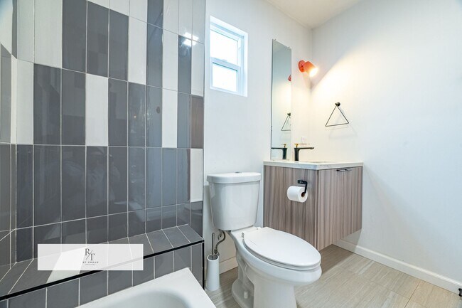 Building Photo - Limited-Time Special: $1,000 off the first month’s rent! Spacious 4-Bed, 3-Bath Home in Los Angel...