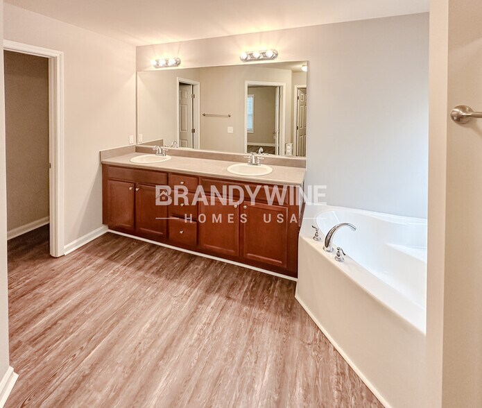 Building Photo - 2585 Kolb Manor Cir SW