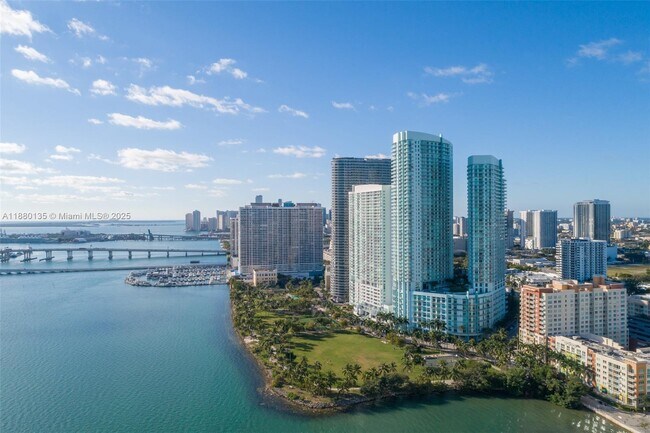 Building Photo - 1900 N Bayshore Dr