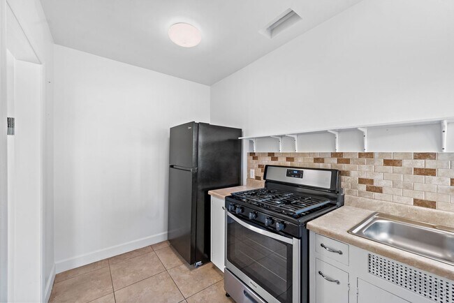 Building Photo - 108 Avenida Dolores