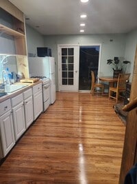 Building Photo - One Bedroom , one bath apartment for rent