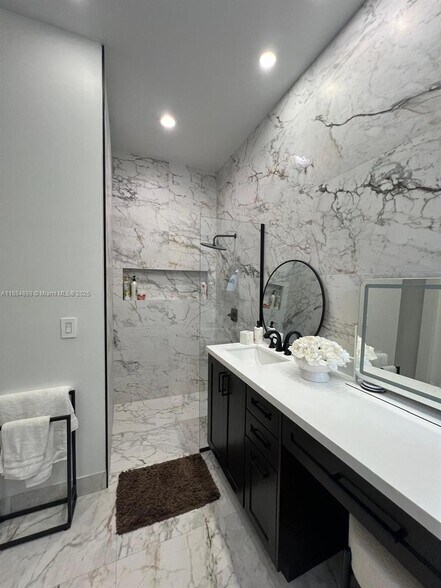 Building Photo - 3015 SW 135th Ave