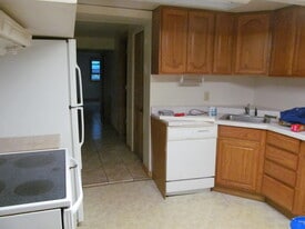 Building Photo - 1015 Oak St