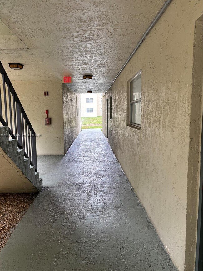 Building Photo - 1820 N Lauderdale Ave