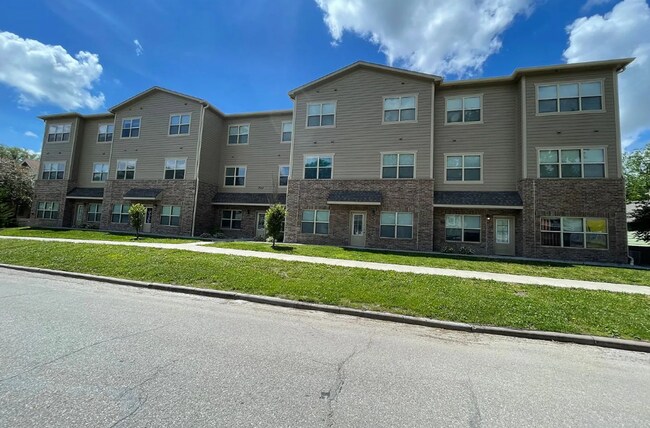 Building Photo - Modern 3 Bedroom / 2 Bath – 2 Blocks from K-State | Newer Construction