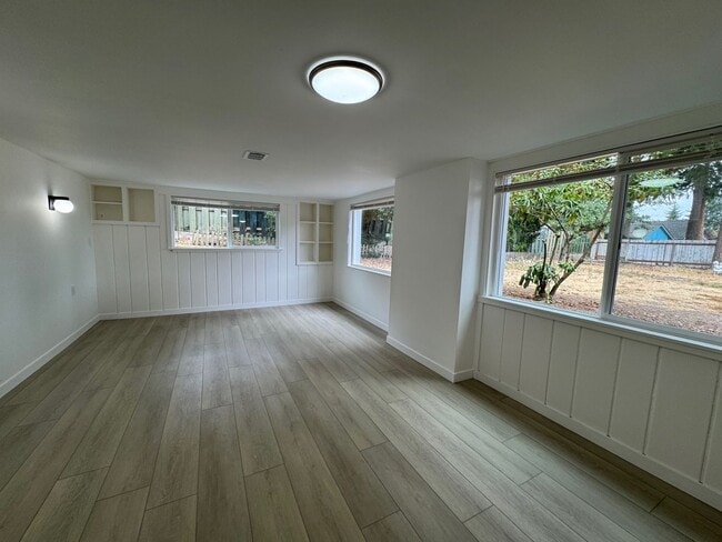 Building Photo - Newly renovated 4 bed 1 bath home in Burien