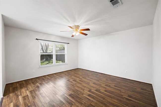 Building Photo - 3218 Sycamore Springs Dr