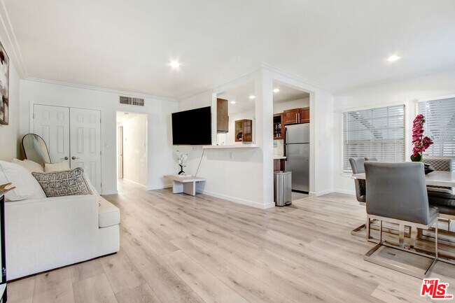 Building Photo - 1335 S Roxbury Dr