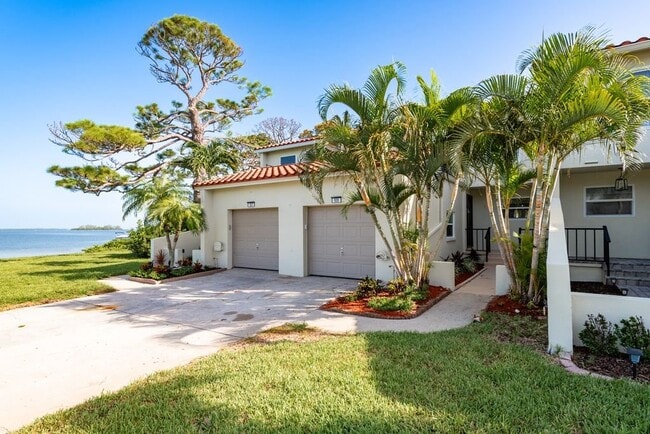 Building Photo - 2700 Bayshore Blvd
