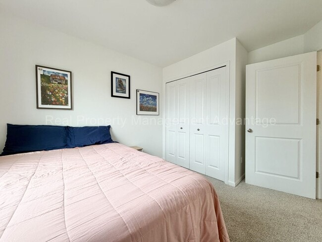 Building Photo - Modern 2020 Built Townhome Just Steps from Downtown Ferndale!