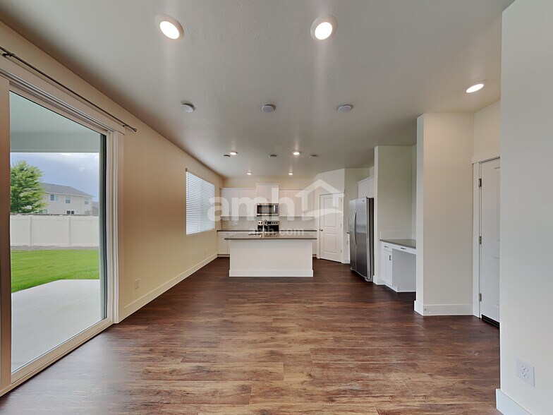 Building Photo - 937 Moorside Ave