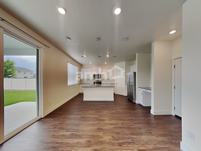 Building Photo - 937 Moorside Ave