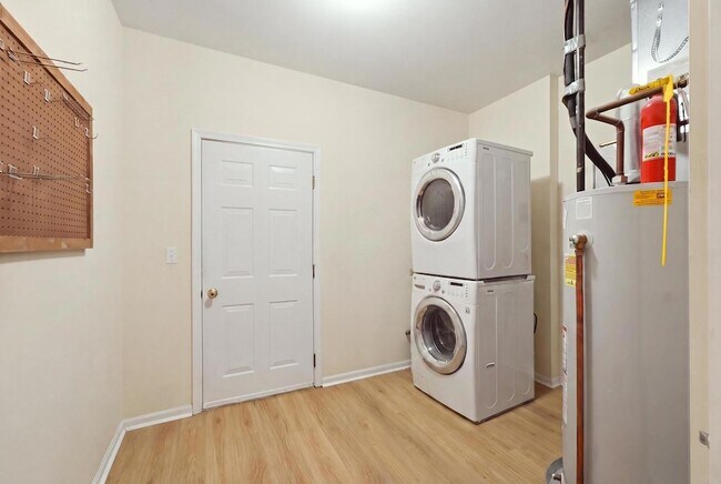 Building Photo - 3133 Falling Waters Ln