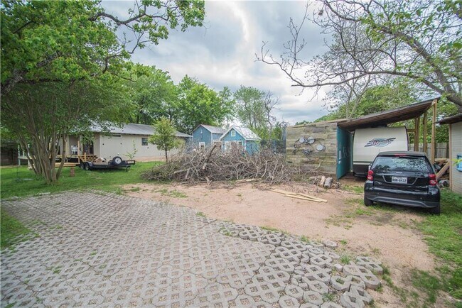 Building Photo - 2713 Sweeney Ln