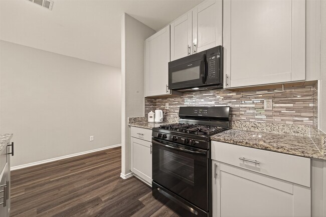 Building Photo - 10411 Meadow Saffron Dr