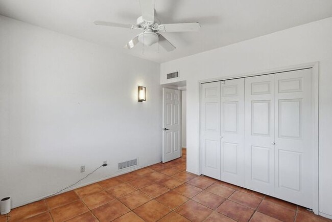 Building Photo - 770 N Lazy J Wy