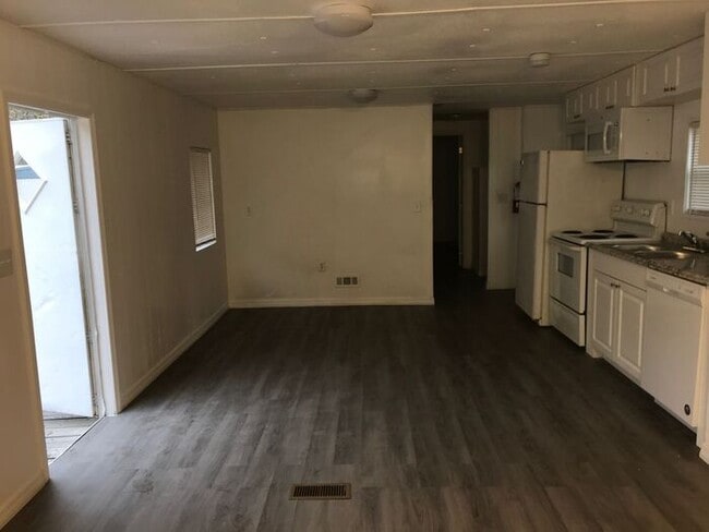 Building Photo - 1153 S Christiana Ave