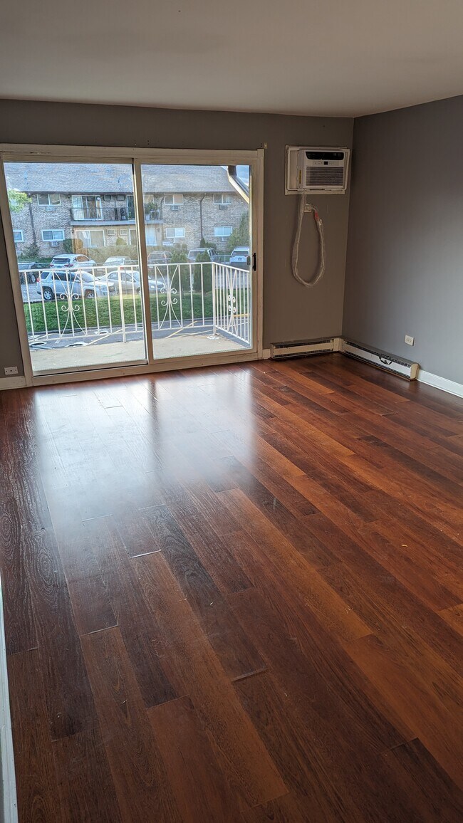 Building Photo - 860 E Old Willow Rd