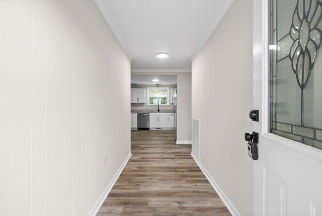 Building Photo - Ranch Style home Sango!