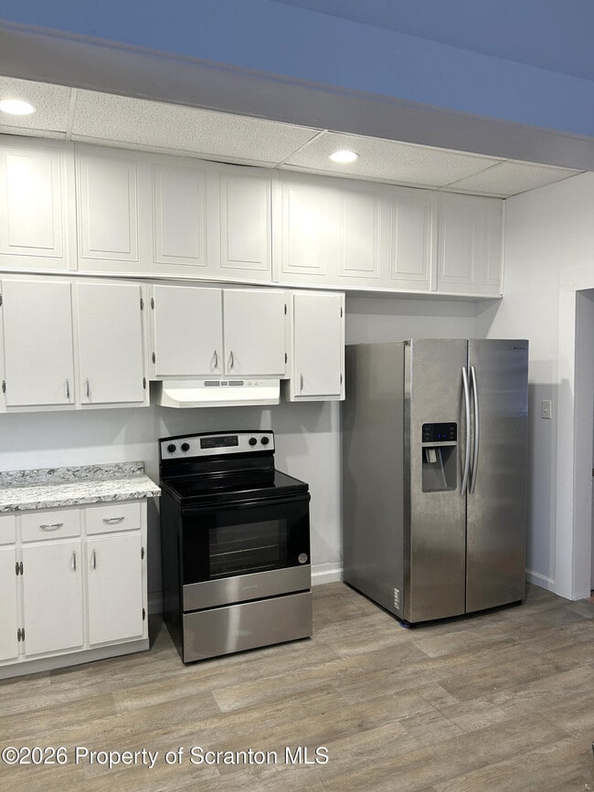 Building Photo - 210 N Bromley Ave