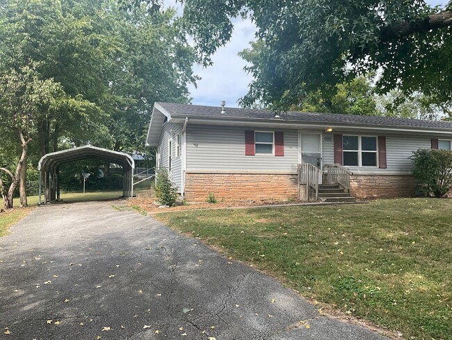 Building Photo - Cute Two Bedroom Duplex in Ozark!!