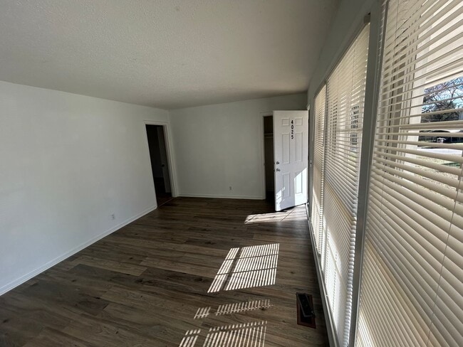 Building Photo - Charming Cul-de-Sac Brick Home | 3BR + Bonus Room | 2 Full Baths